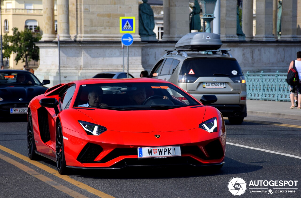 Lamborghini Aventador S LP740-4