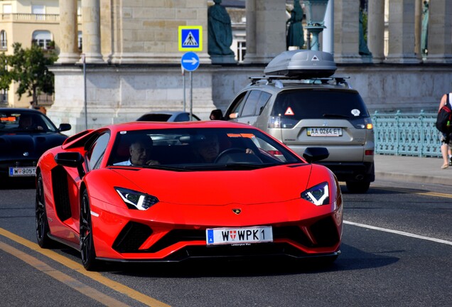 Lamborghini Aventador S LP740-4