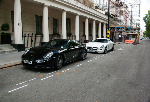 Mercedes-Benz SLS AMG