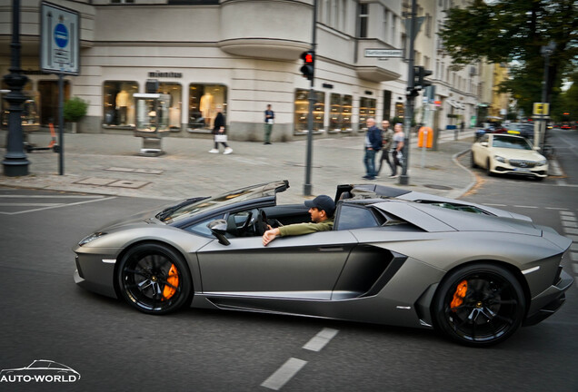 Lamborghini Aventador LP700-4 Roadster