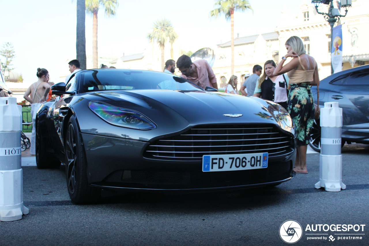 Aston Martin DB11 V8 Volante