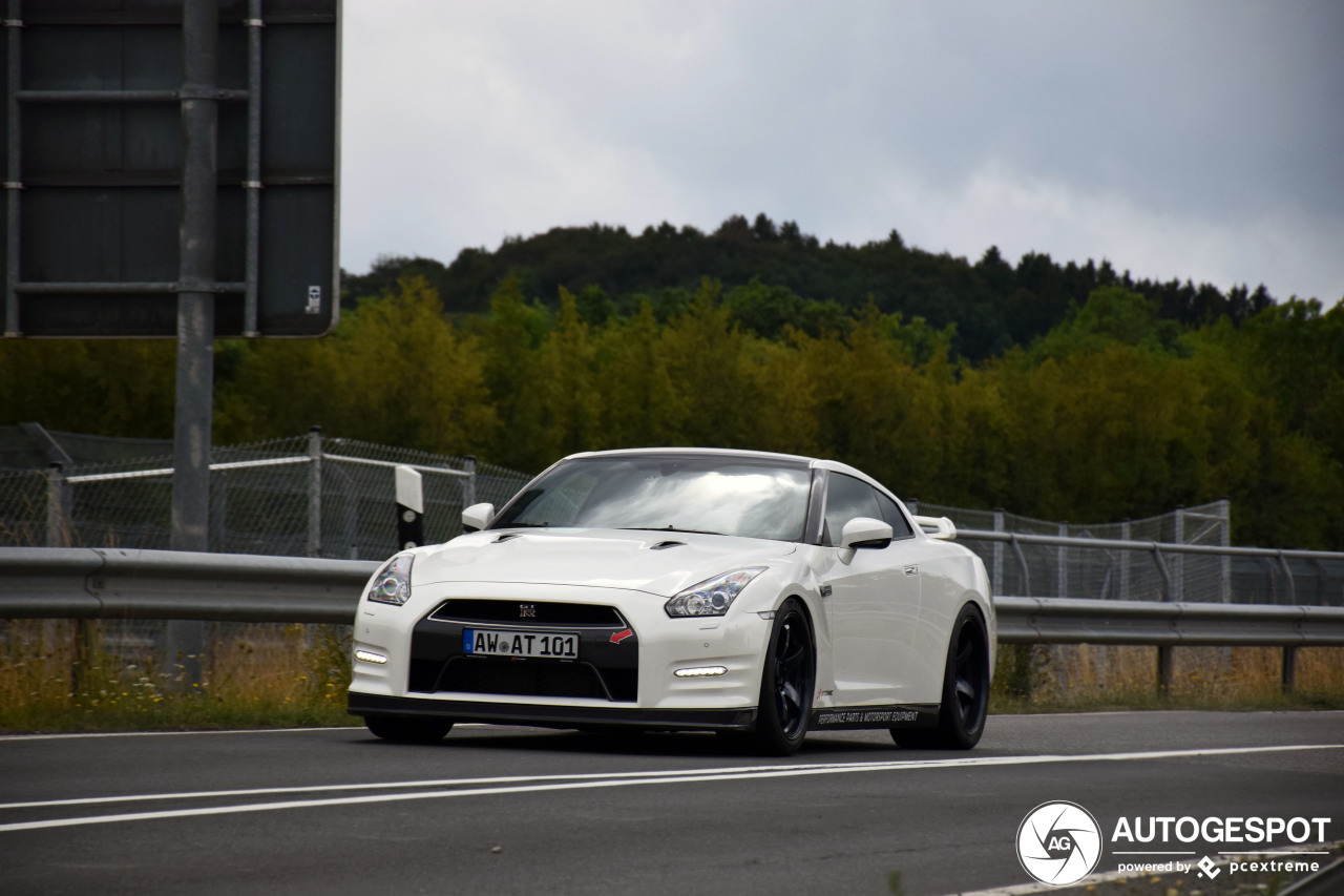 Nissan GT-R 2011