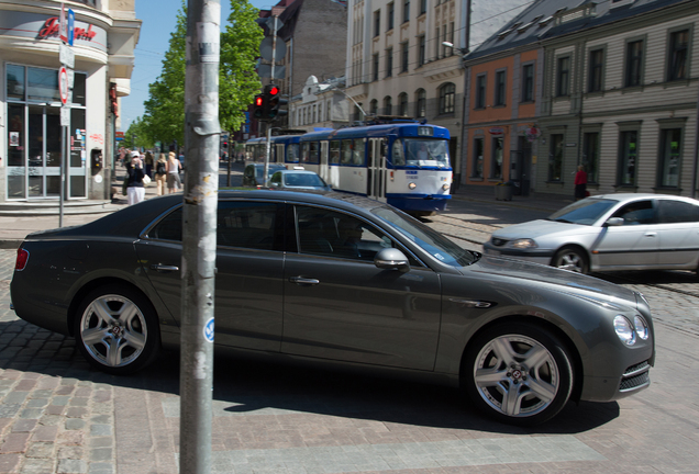 Bentley Flying Spur V8