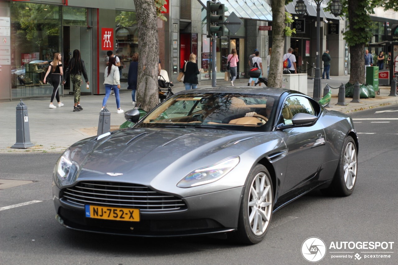 Aston Martin DB11