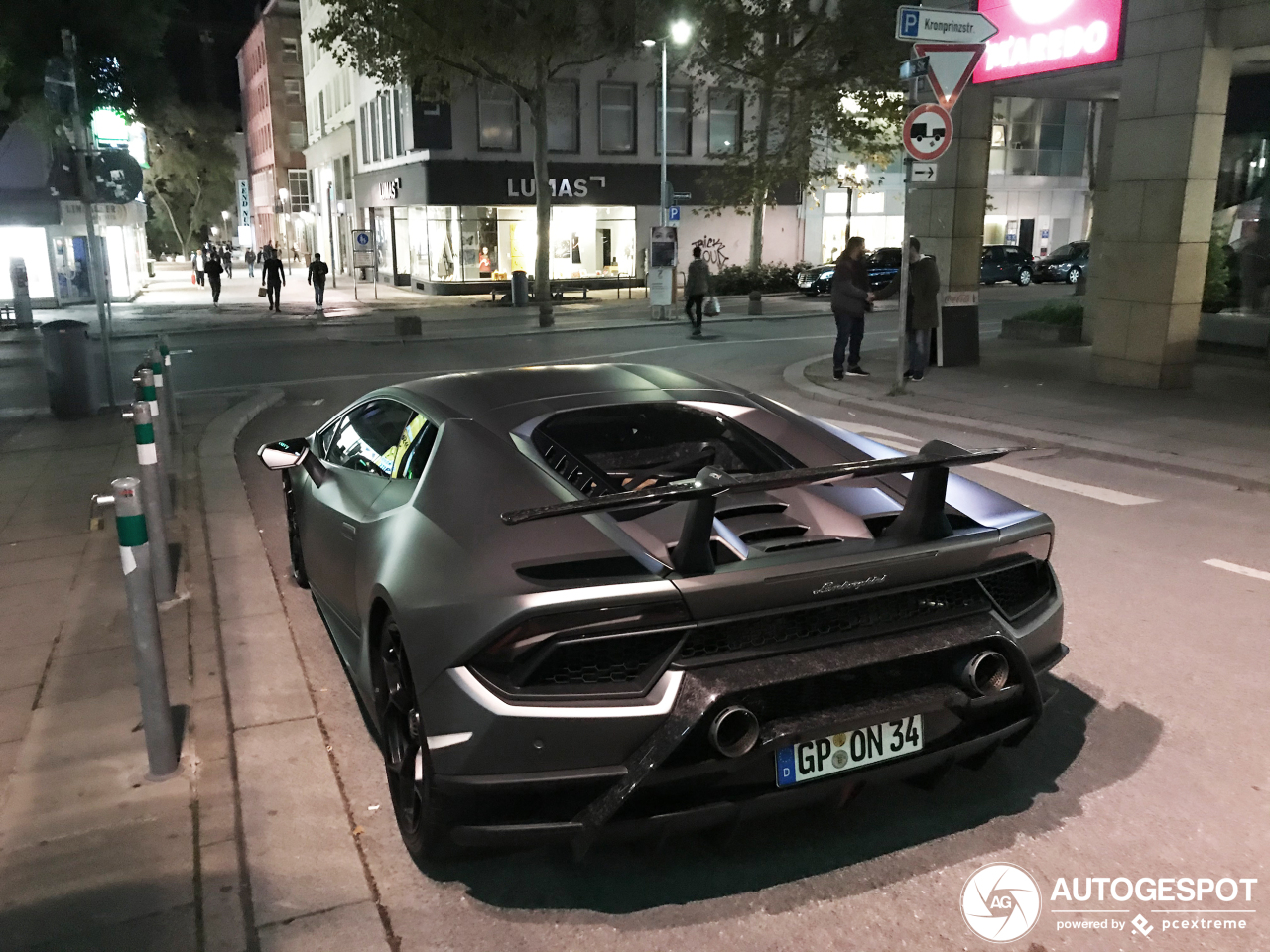 Lamborghini Huracán LP640-4 Performante