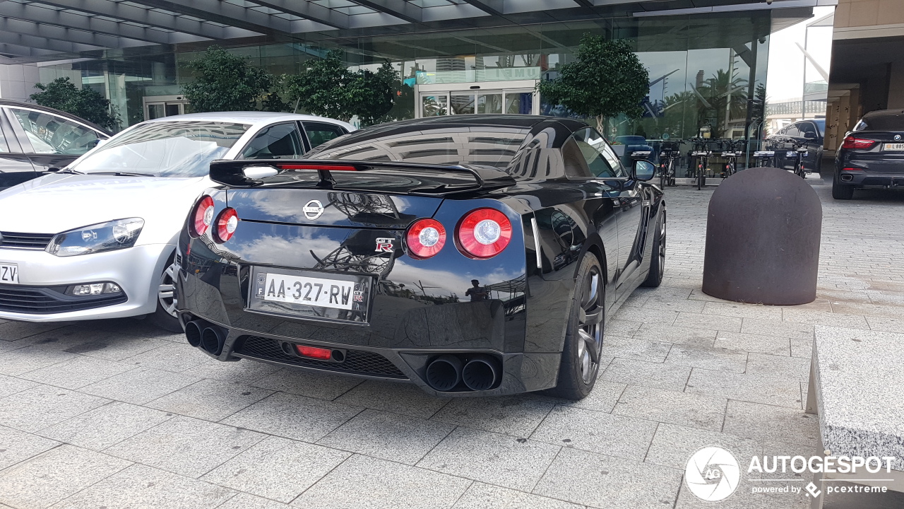 Nissan GT-R