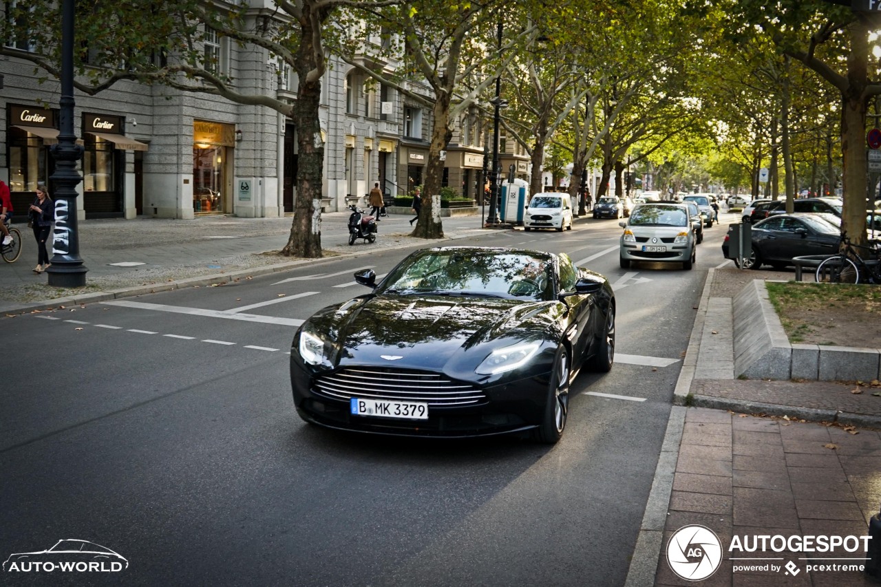 Aston Martin DB11 V8 Volante