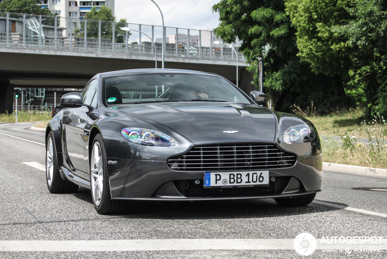 Aston Martin V8 Vantage 2012