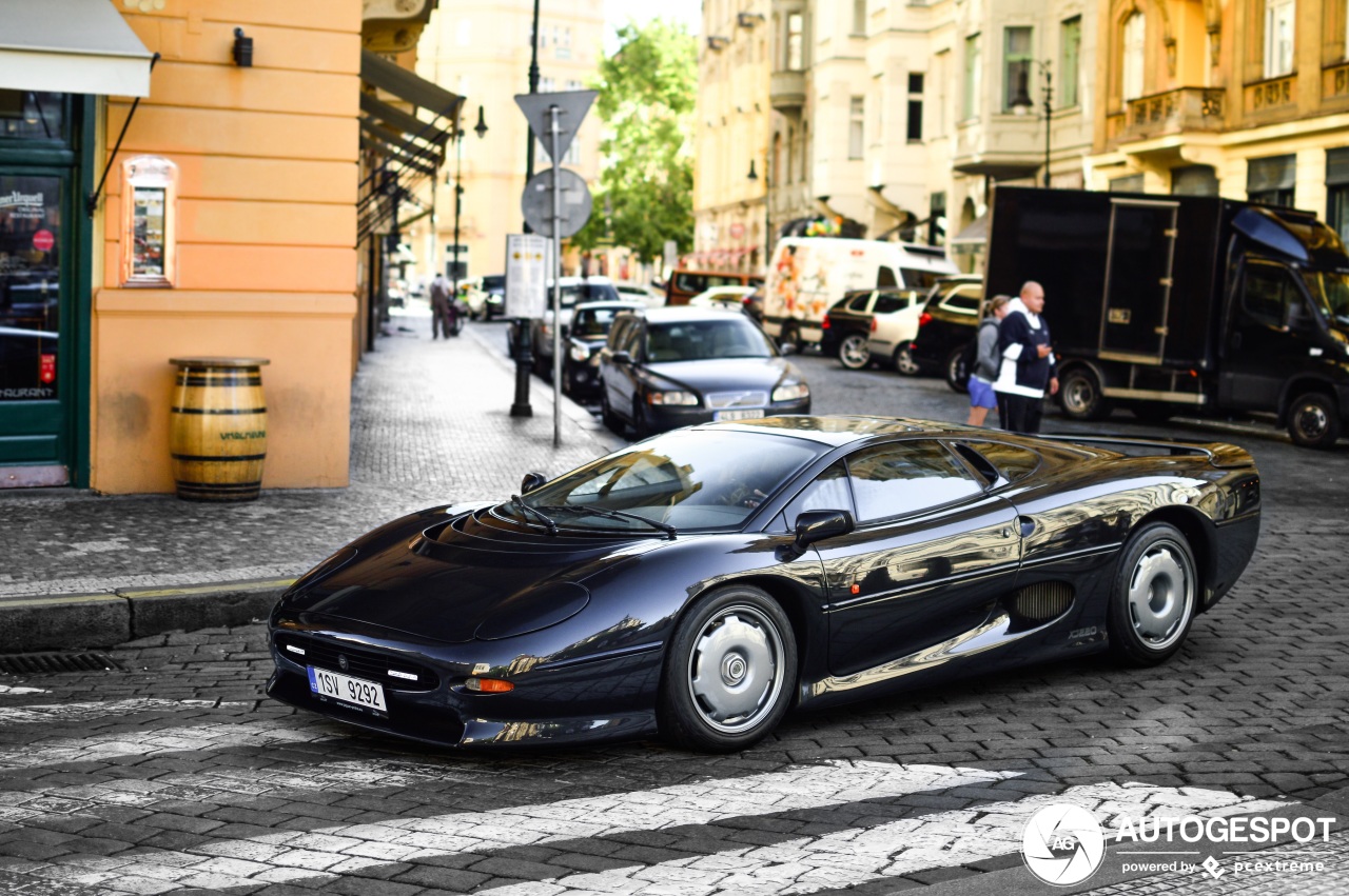 Jaguar XJ220