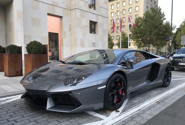 Lamborghini Aventador LP700-4