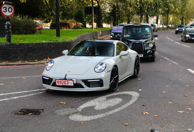 Porsche 992 Carrera 4S