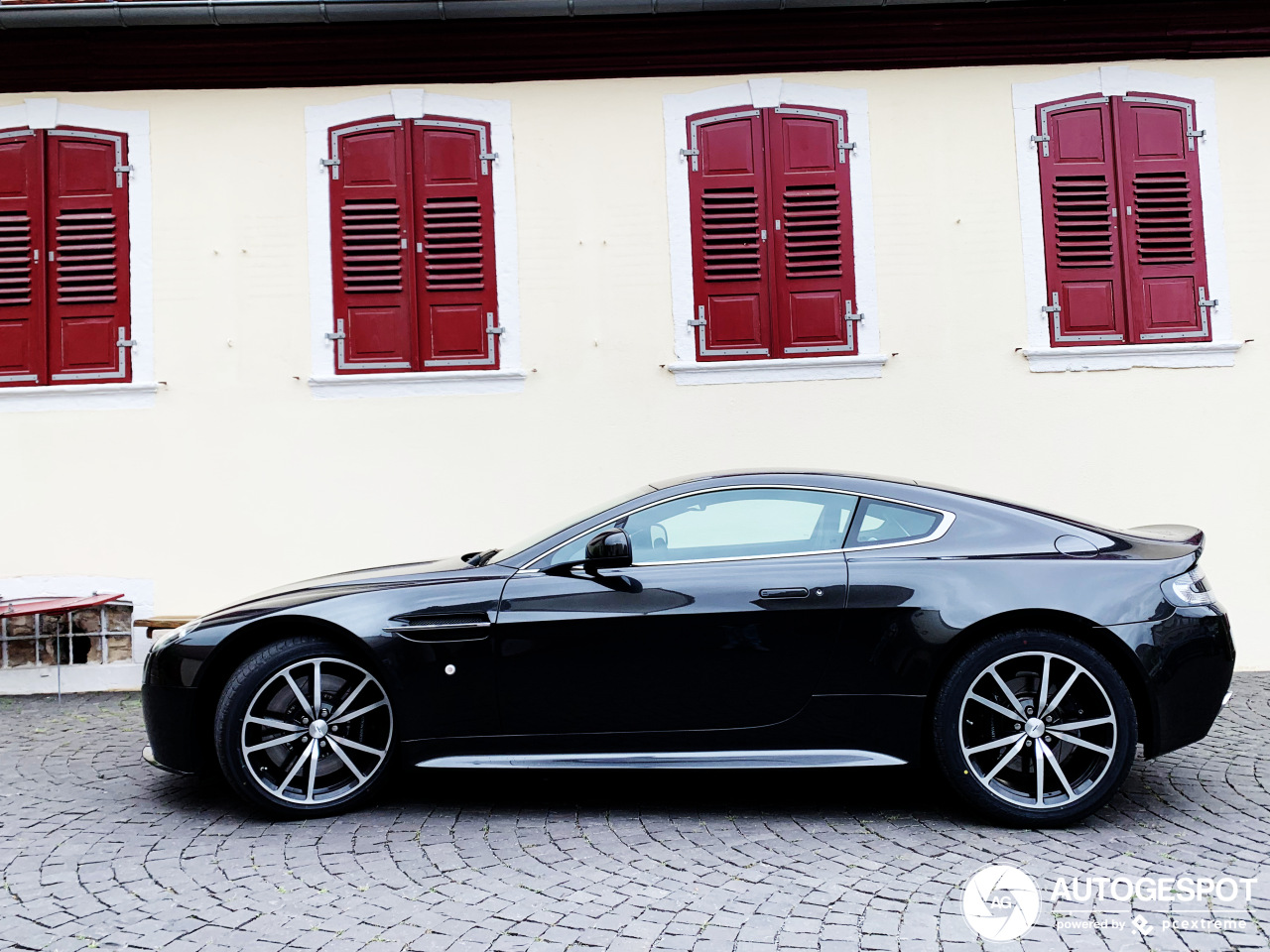 Aston Martin V8 Vantage S