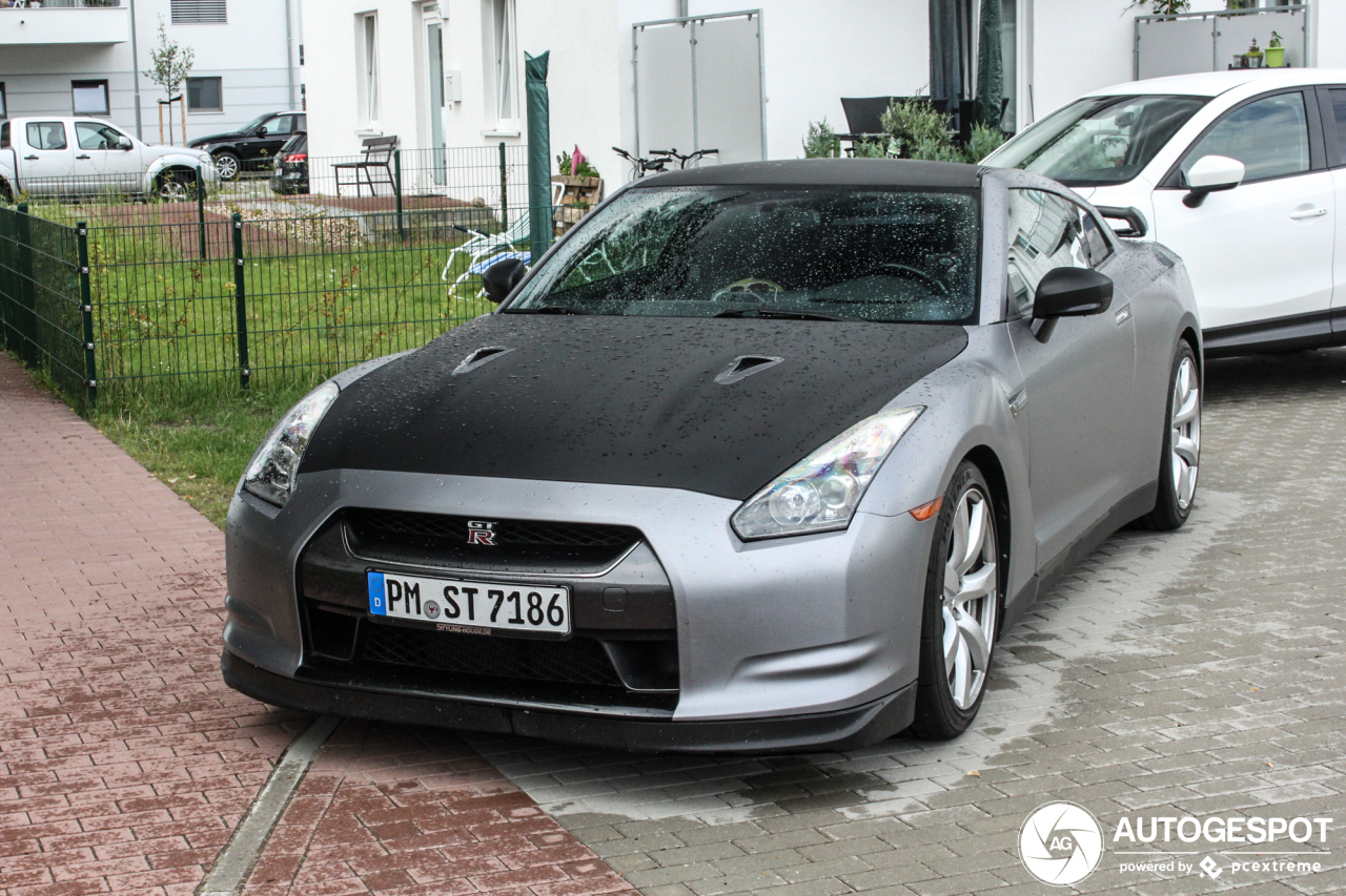 Nissan GT-R