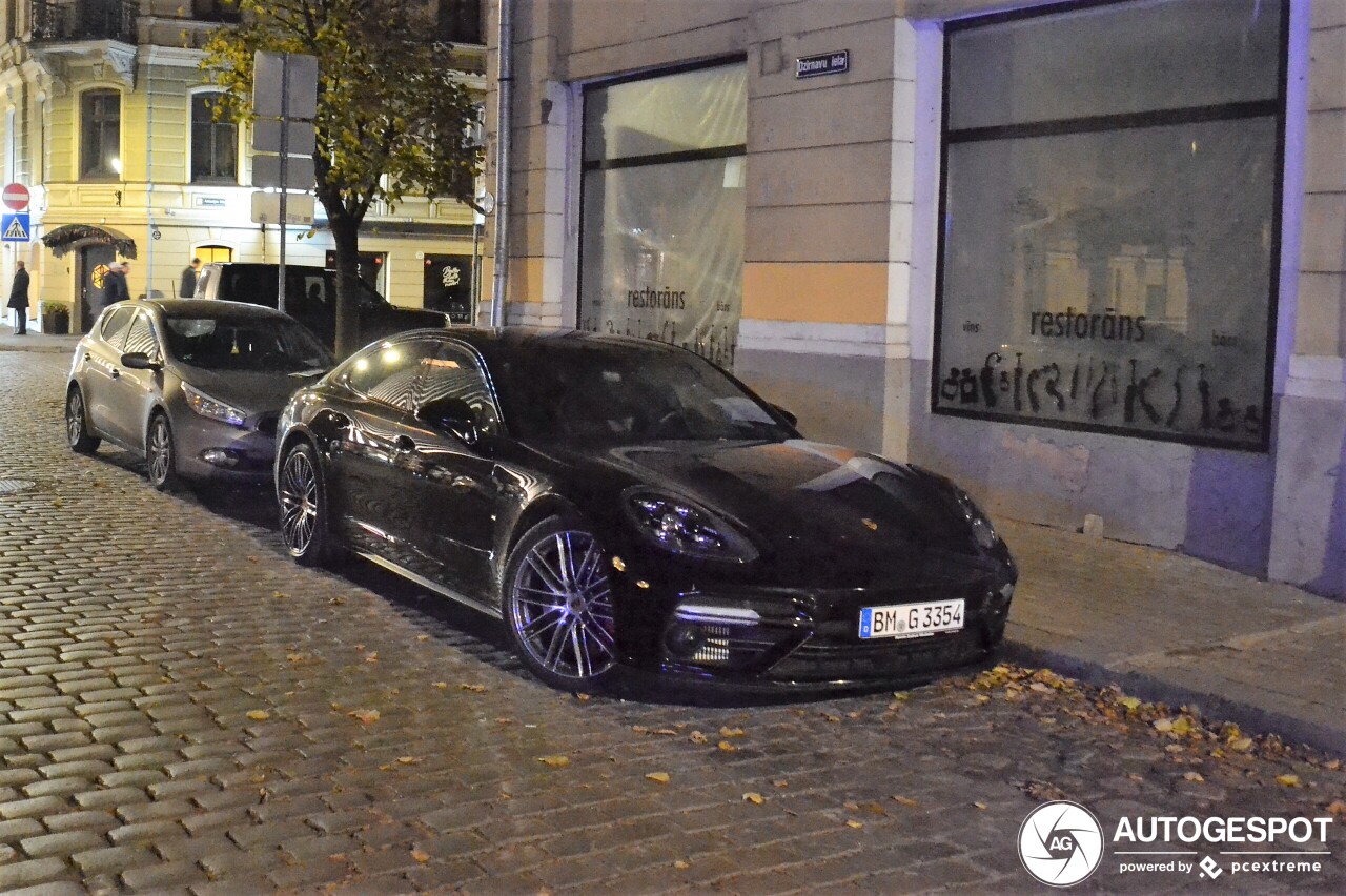 Porsche 971 Panamera Turbo