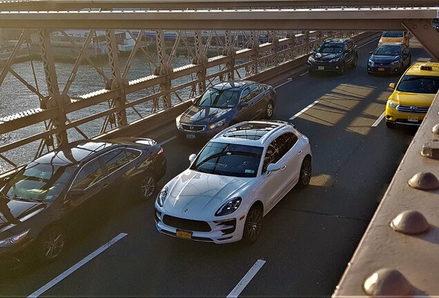 Porsche 95B Macan GTS