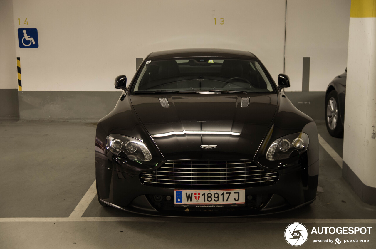 Aston Martin V8 Vantage 2012