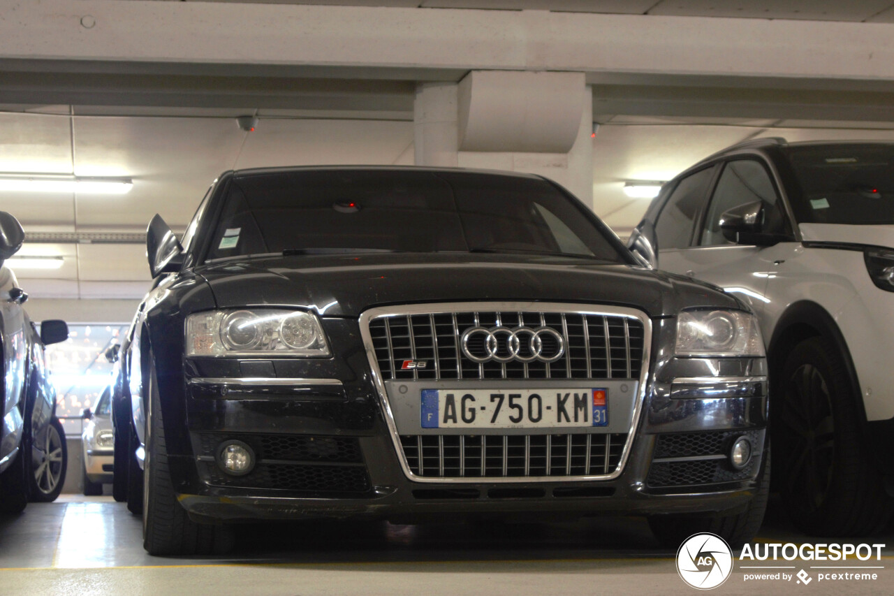 Audi S8 D3