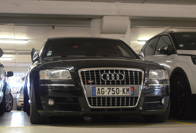 Audi S8 D3