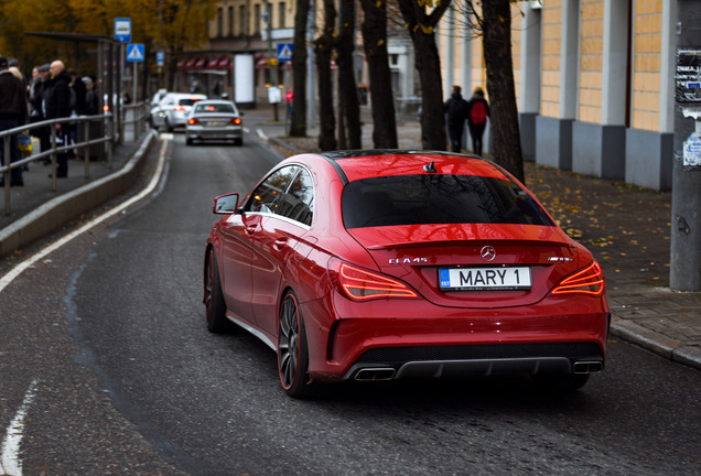 Mercedes-Benz CLA 45 AMG C117