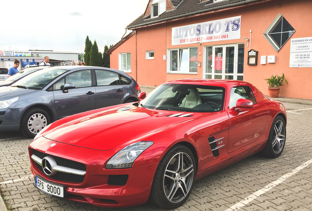 Mercedes-Benz SLS AMG