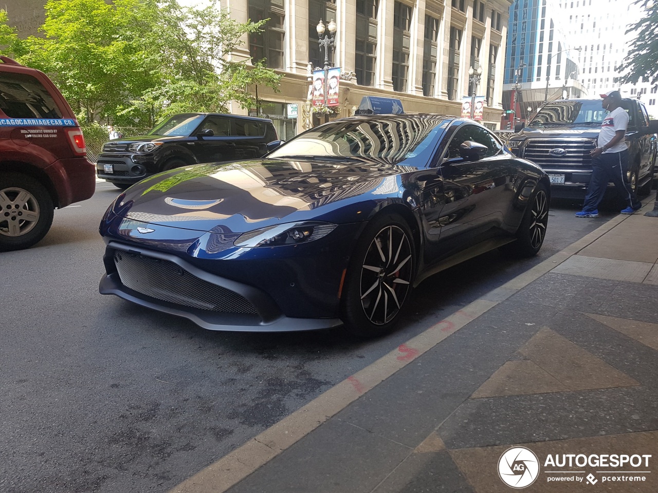 Aston Martin V8 Vantage 2018