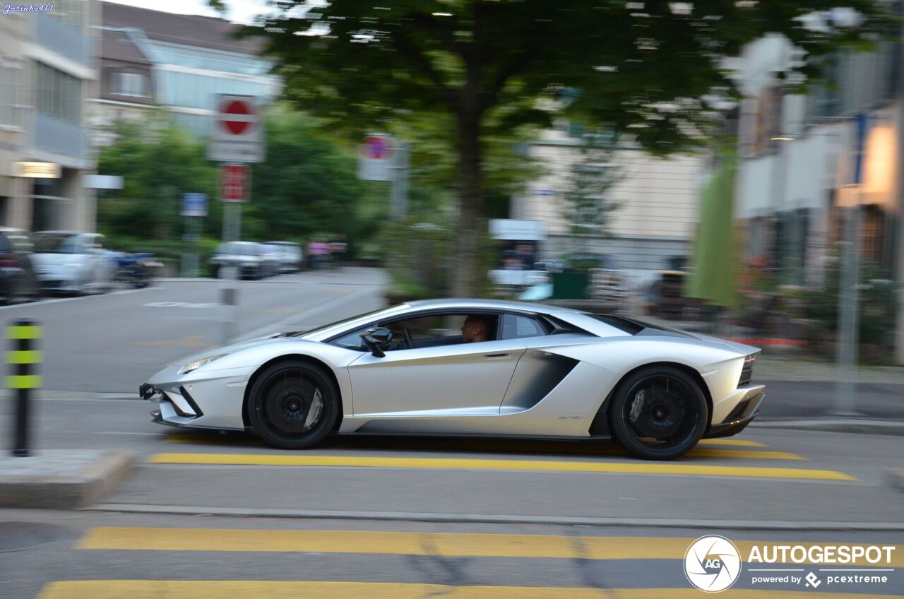 Lamborghini Aventador S LP740-4