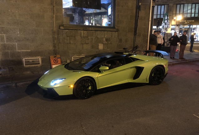 Lamborghini Aventador LP700-4 Roadster