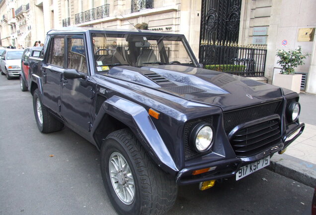 Lamborghini LM002