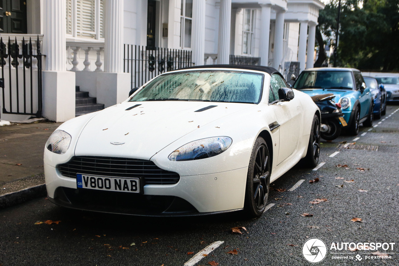 Aston Martin V8 Vantage Roadster 2012