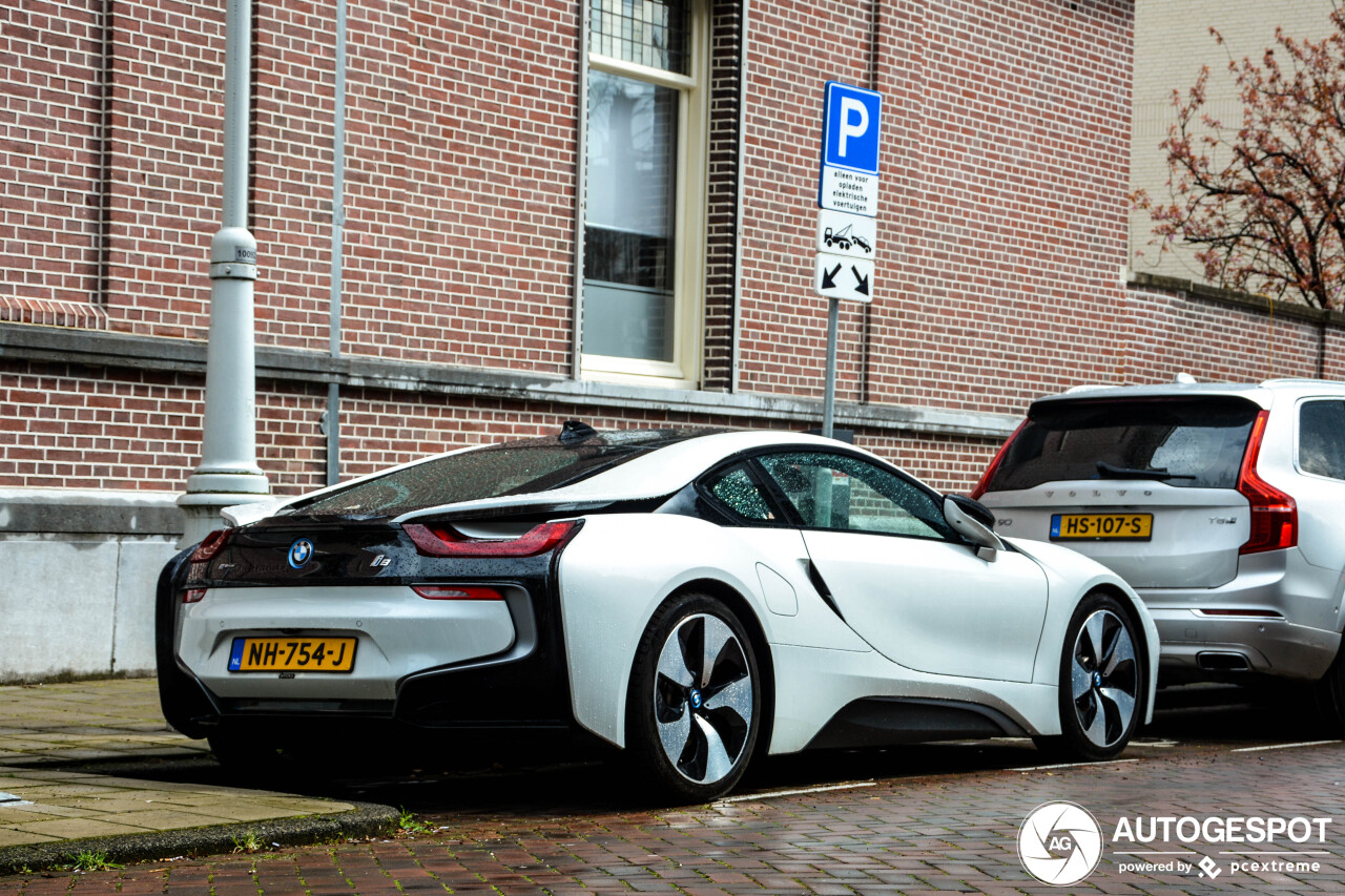 BMW i8