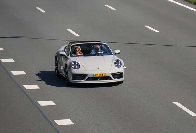 Porsche 992 Carrera 4S Cabriolet