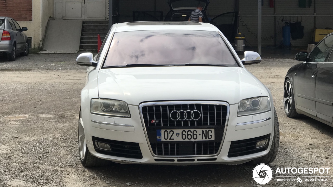 Audi S8 D3