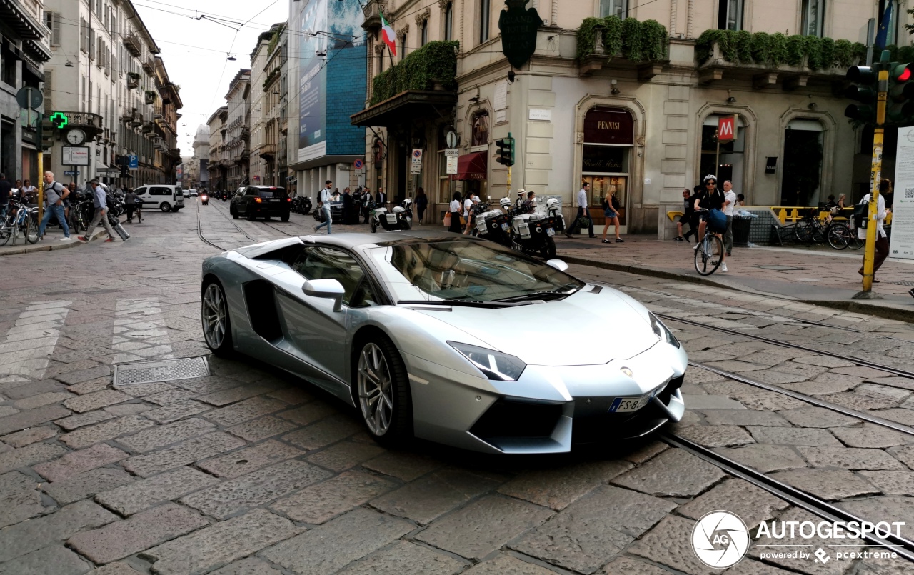 Lamborghini Aventador LP700-4 Roadster