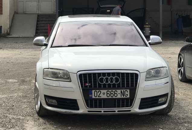 Audi S8 D3