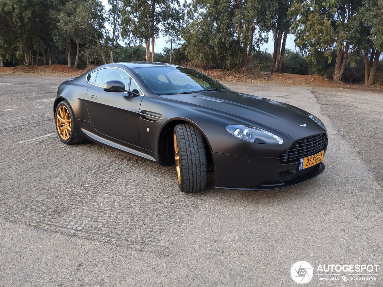 Aston Martin V8 Vantage 2012