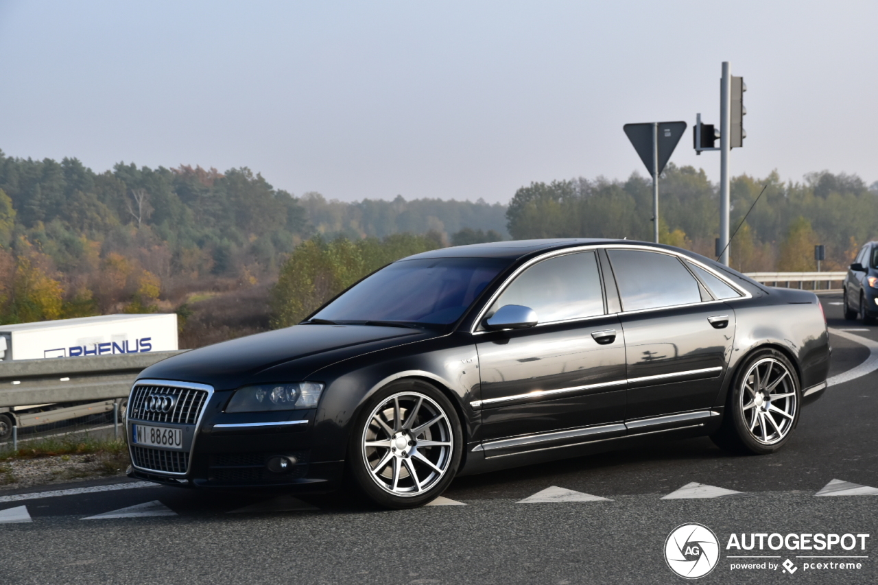 Audi S8 D3