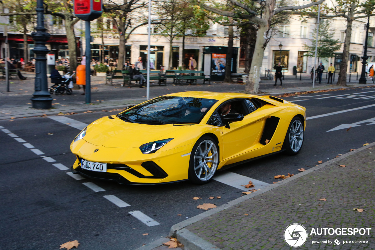 Lamborghini Aventador S LP740-4