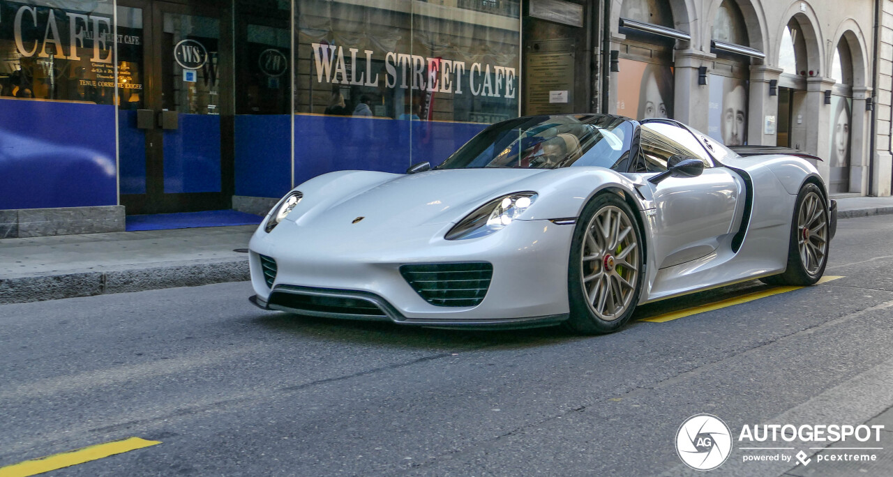 Porsche 918 Spyder Weissach Package