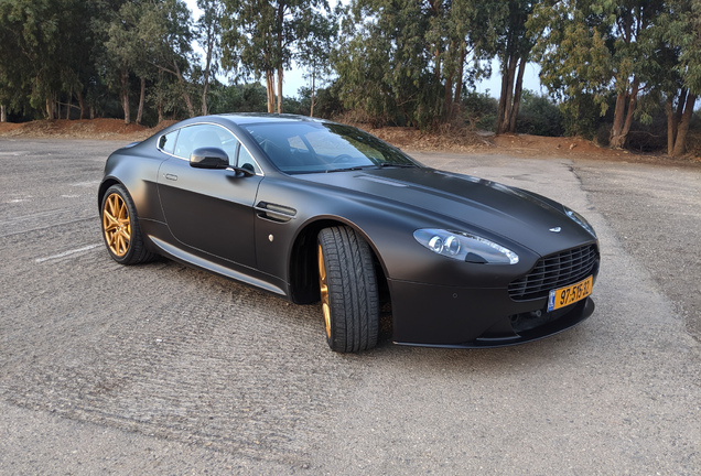 Aston Martin V8 Vantage 2012