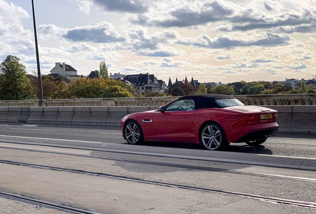 Jaguar F-TYPE S Convertible