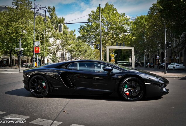 Lamborghini Aventador LP700-4