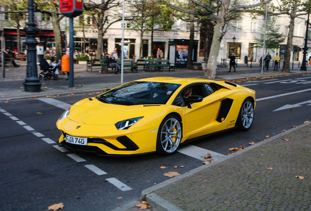 Lamborghini Aventador S LP740-4