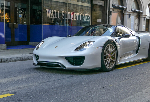 Porsche 918 Spyder Weissach Package