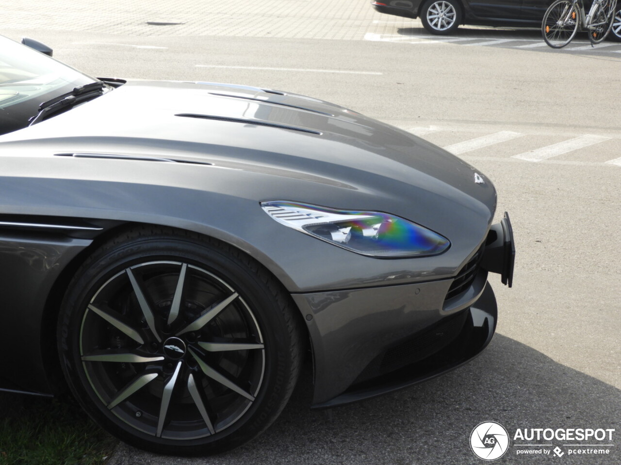 Aston Martin DB11