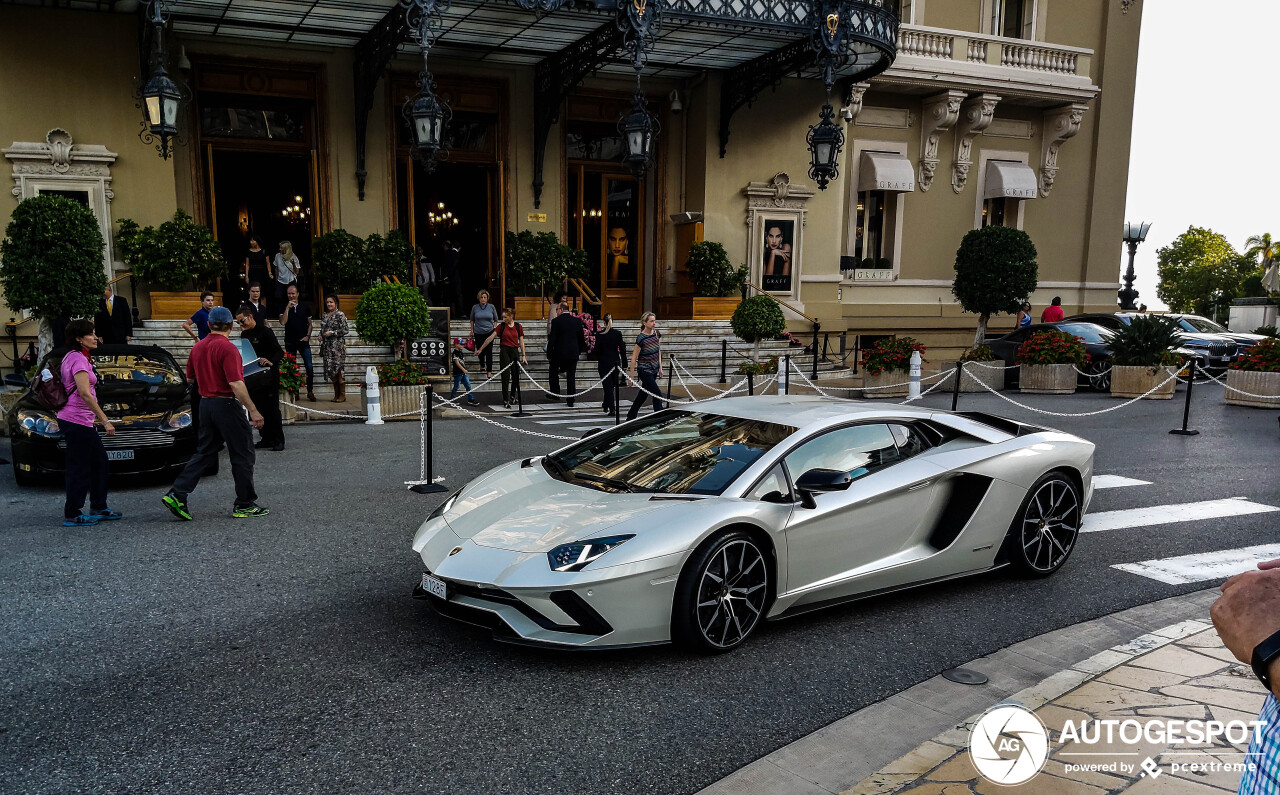 Lamborghini Aventador S LP740-4