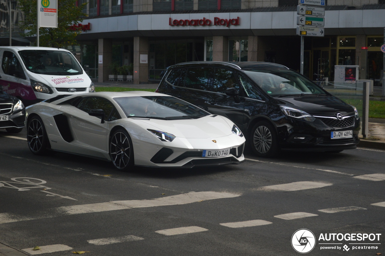 Lamborghini Aventador S LP740-4