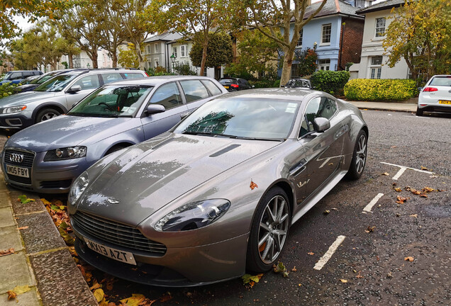 Aston Martin V8 Vantage 2012