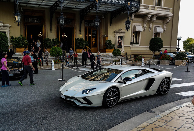 Lamborghini Aventador S LP740-4