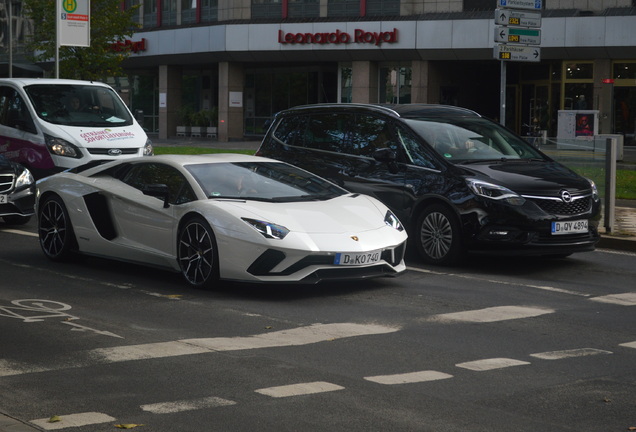 Lamborghini Aventador S LP740-4