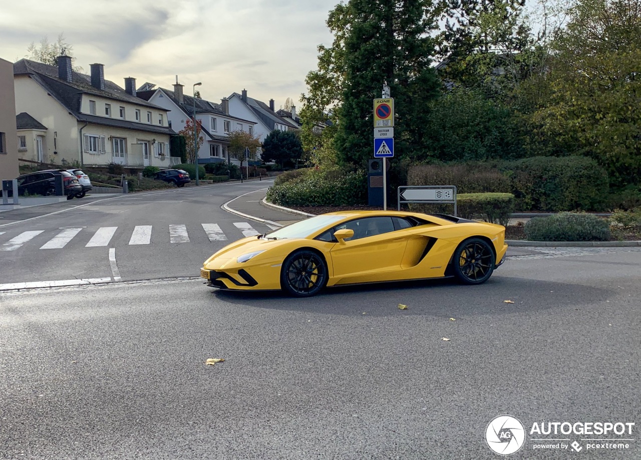 Lamborghini Aventador S LP740-4